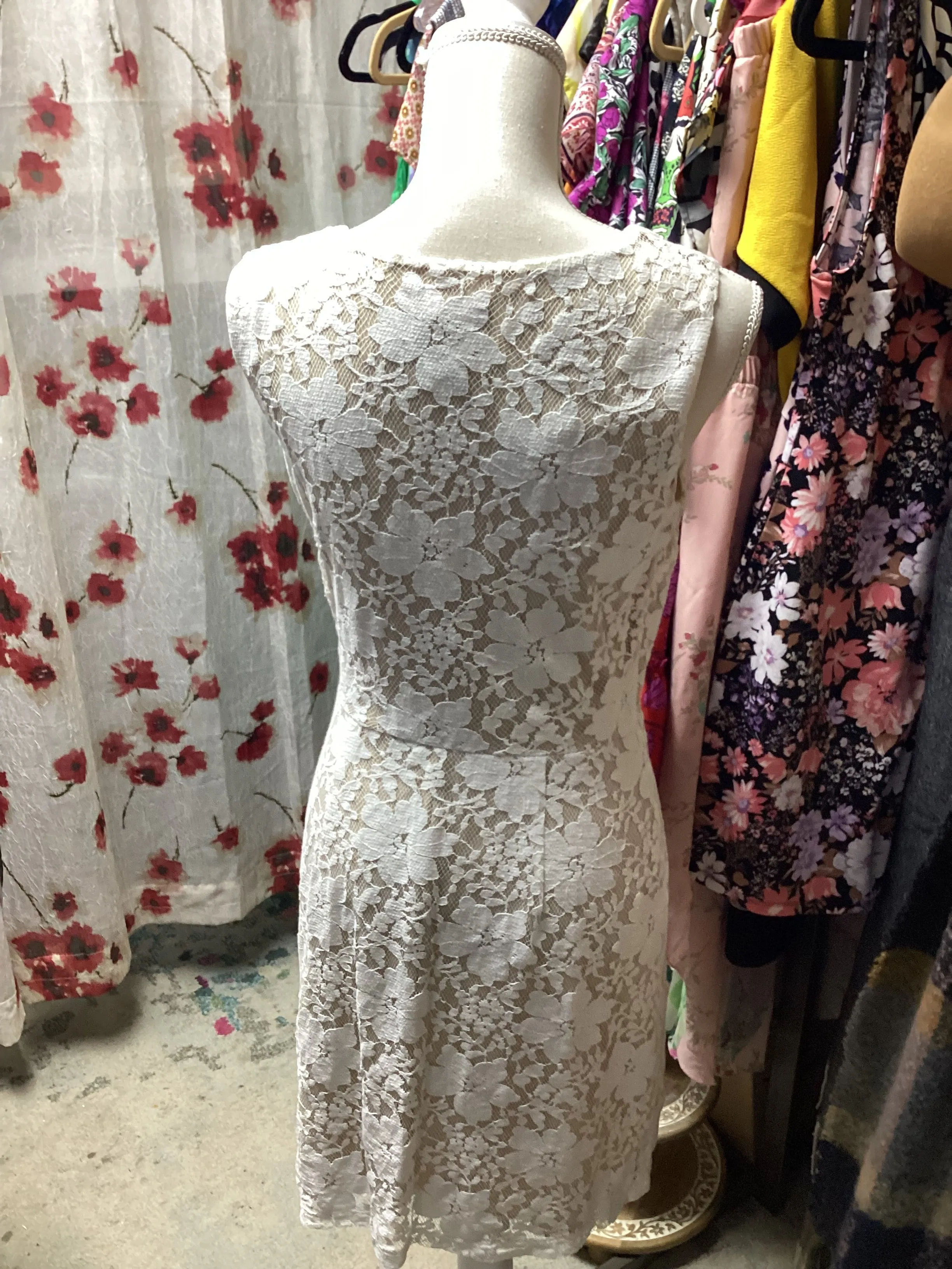 Enfocus Studios: White lace Dress Size 8