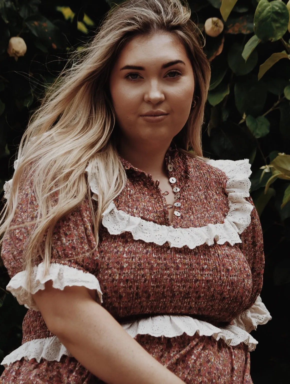 ESLEY DRESS DITSY FLORAL IN POPPY