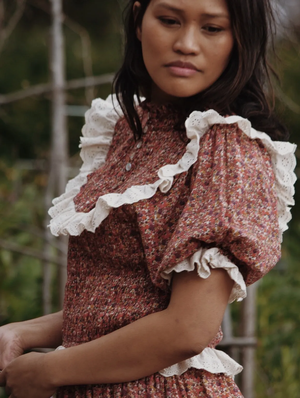 ESLEY DRESS DITSY FLORAL IN POPPY