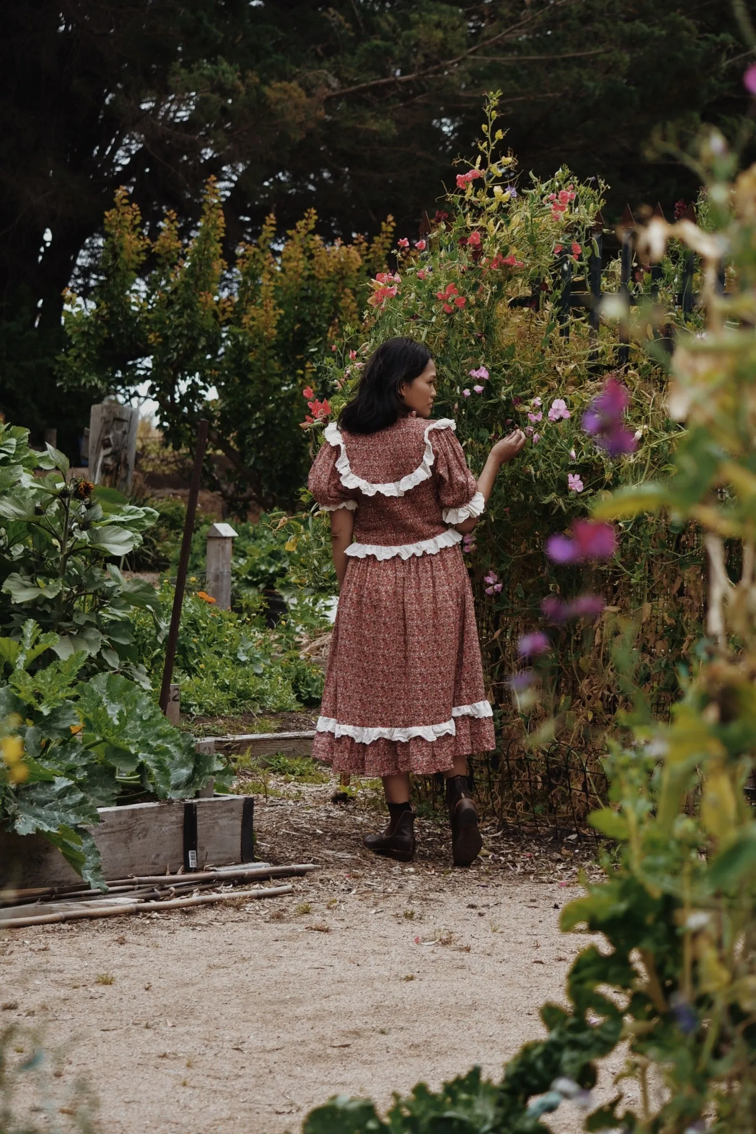 ESLEY DRESS DITSY FLORAL IN POPPY
