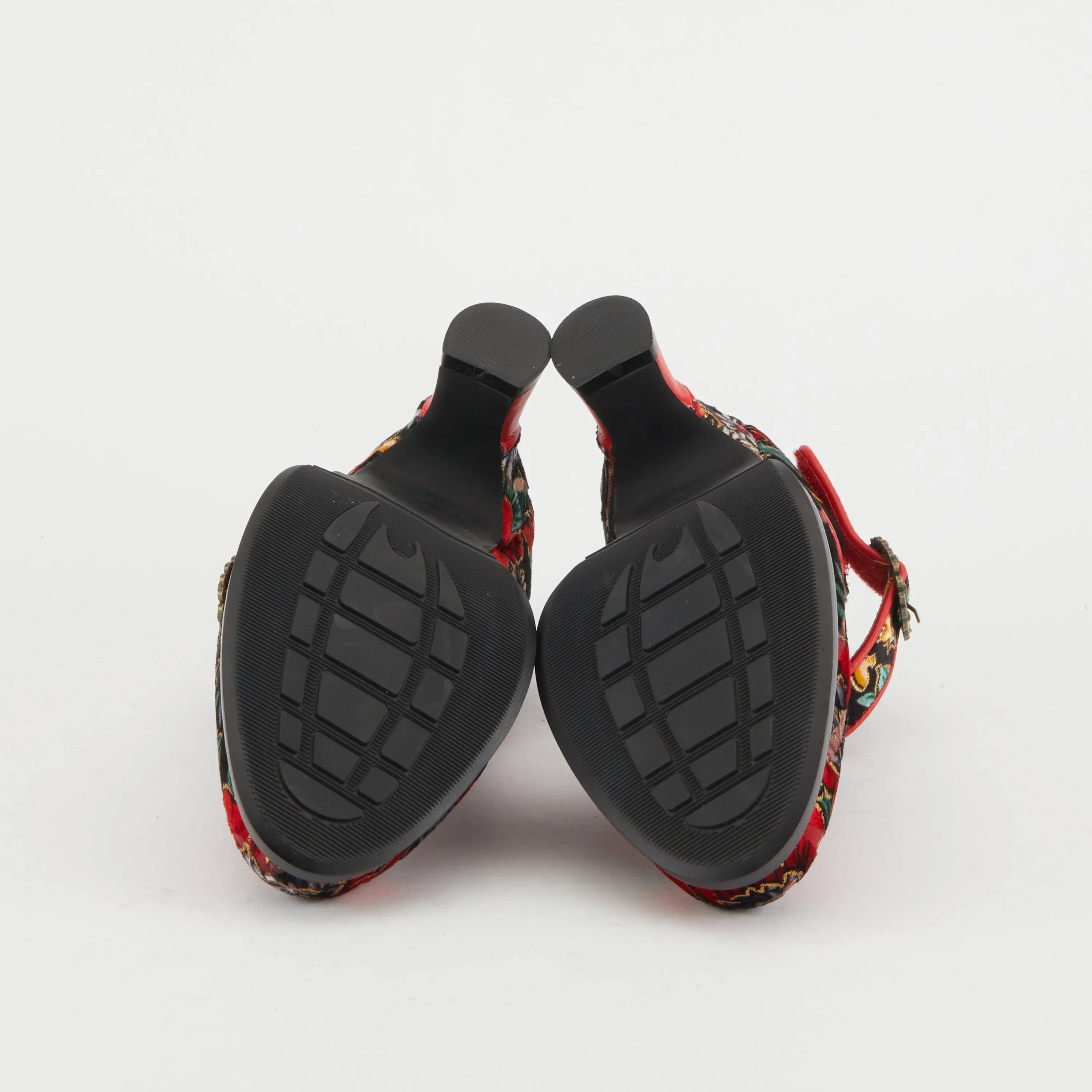 Certainly! Here is an optimized product title in English with modifiers:

LARTISTE Adodora Womens Elegant Hand-Painted Leather Slip-On Shoes