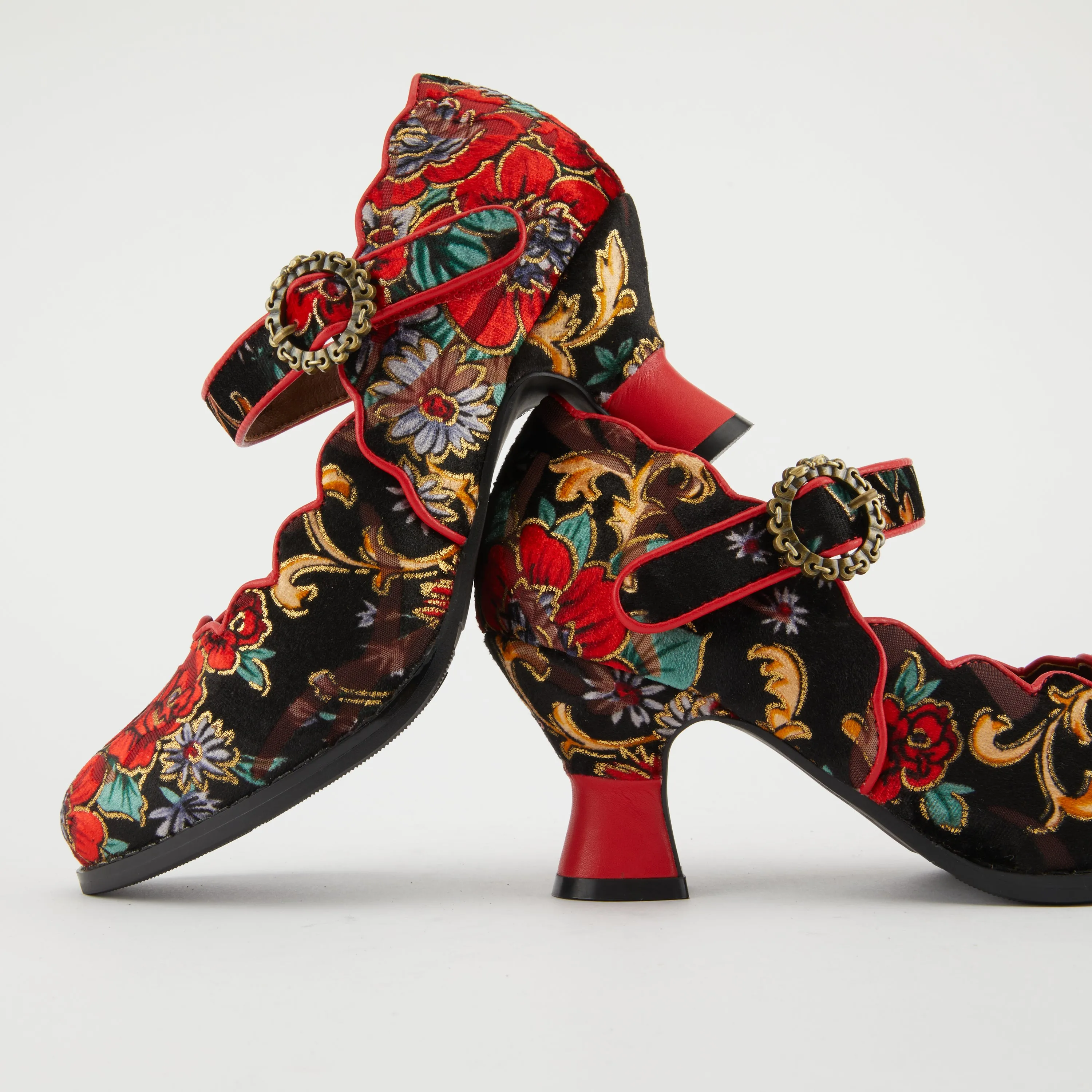Certainly! Here is an optimized product title in English with modifiers:

LARTISTE Adodora Womens Elegant Hand-Painted Leather Slip-On Shoes