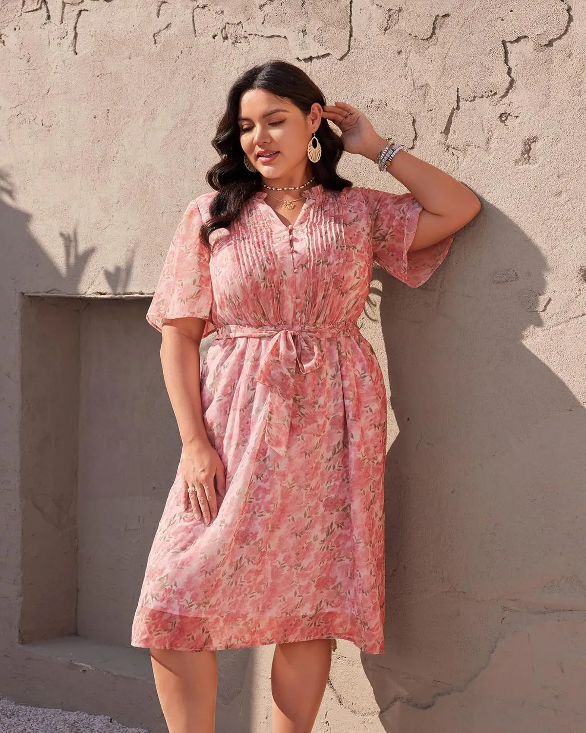 Plus Size Pink Floral Dress for Curvy Women V Neck Short Sleeves High Waisted Boho Midi Dress with Pockets