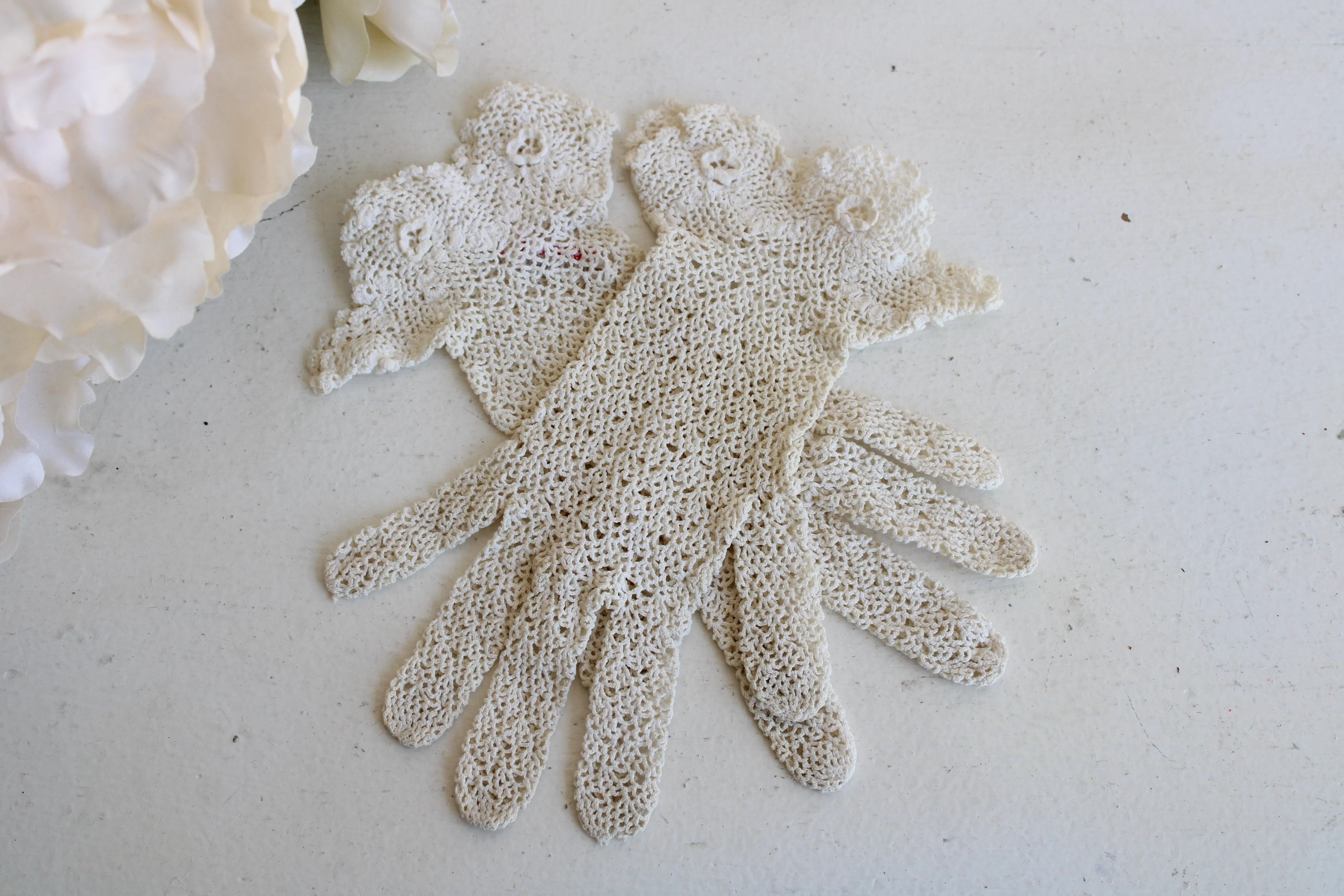Vintage 1930s 1940s Ivory Crochet Gloves