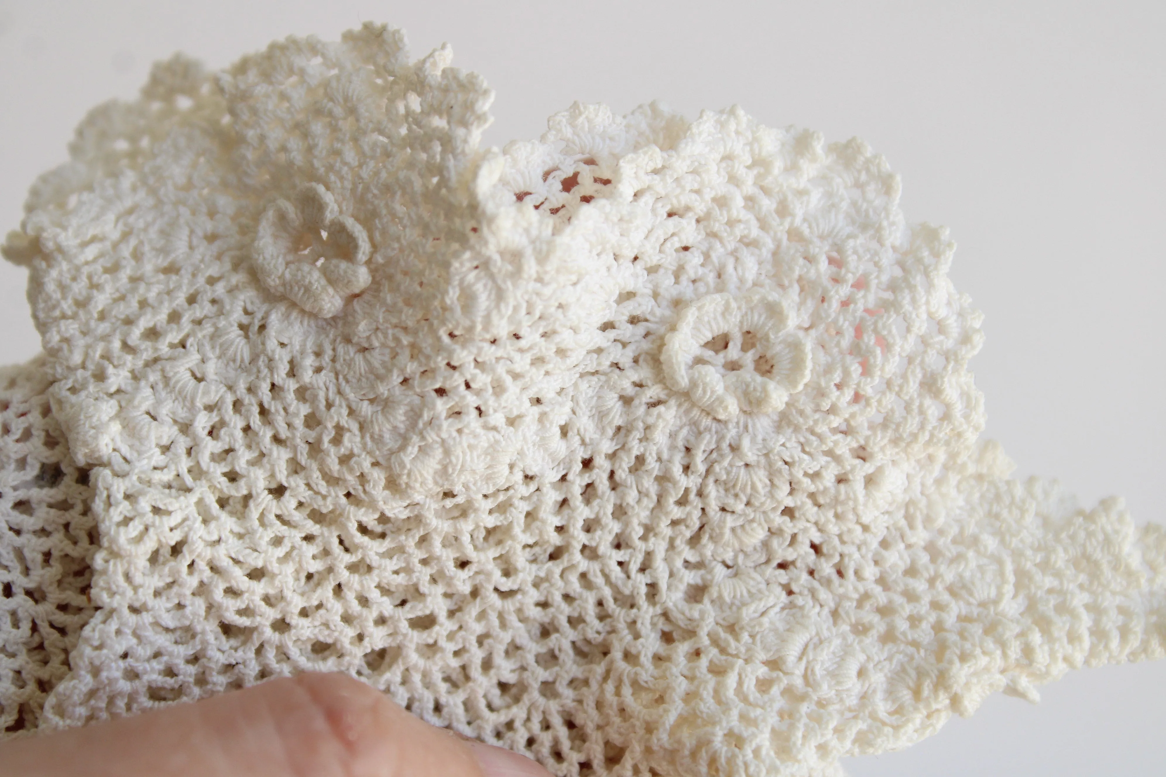 Vintage 1930s 1940s Ivory Crochet Gloves